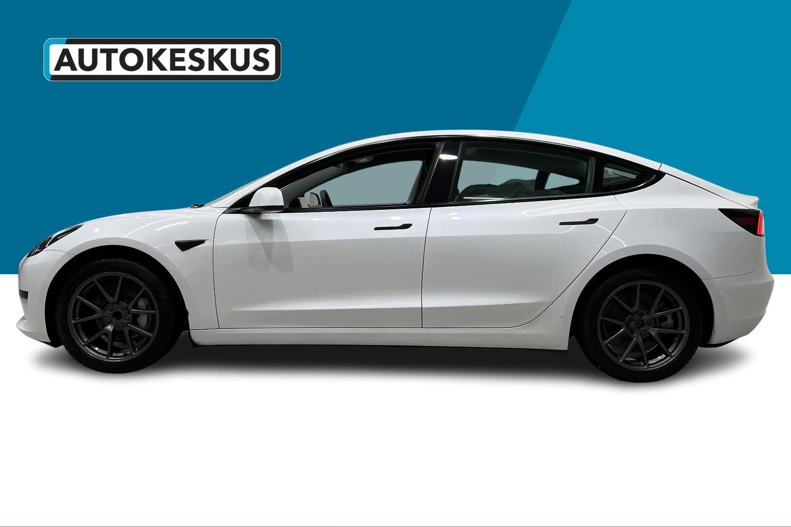 Tesla Model 3 iso kuva 21