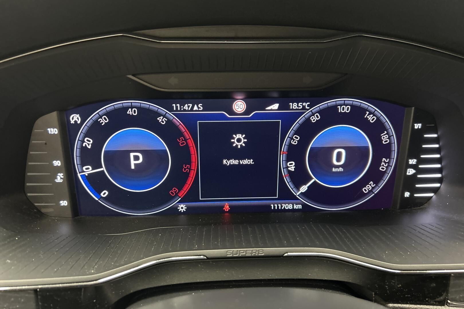 Skoda Superb iso kuva 13