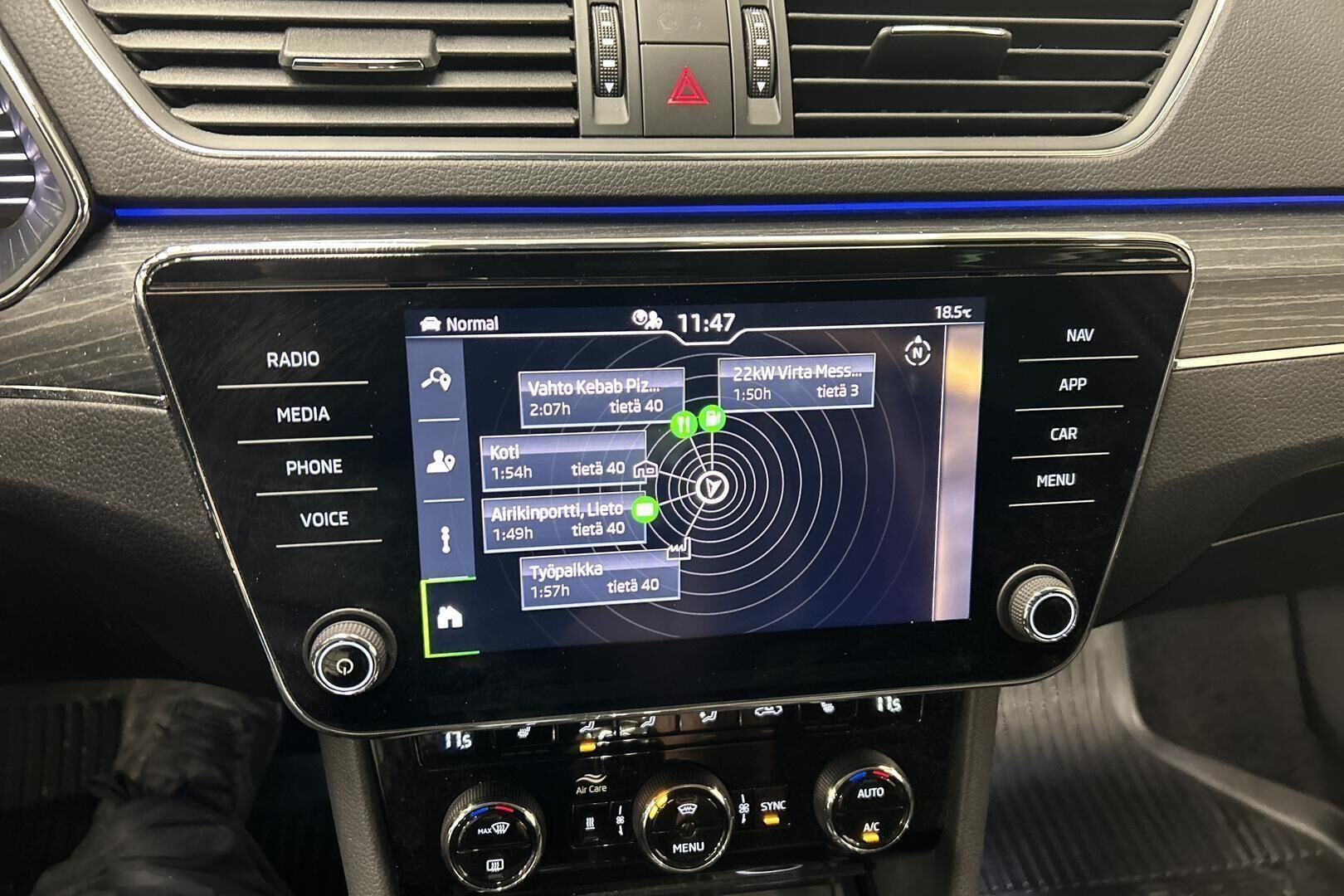 Skoda Superb iso kuva 16