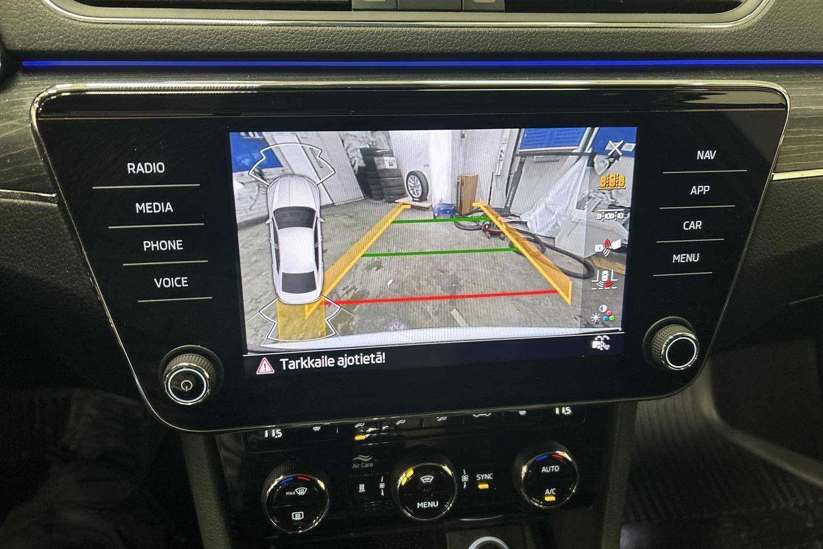 Skoda Superb iso kuva 17