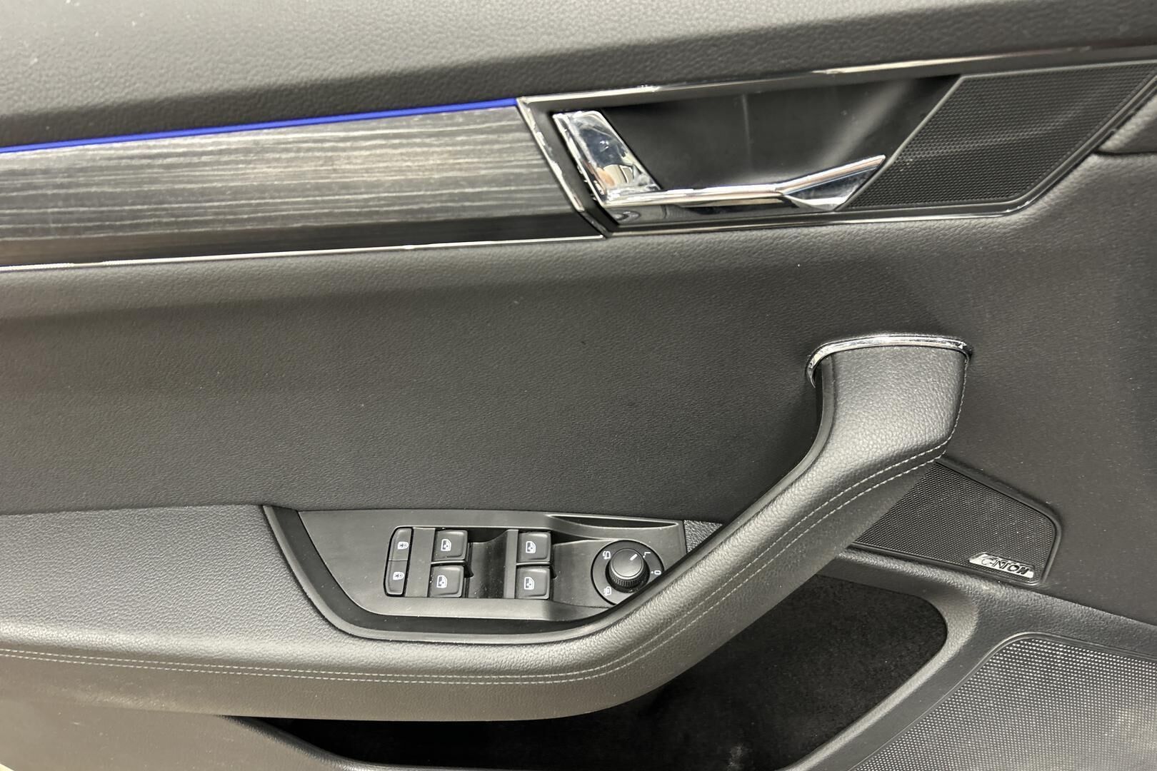 Skoda Superb iso kuva 20