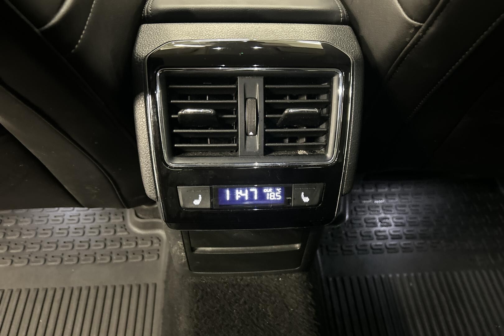 Skoda Superb iso kuva 21