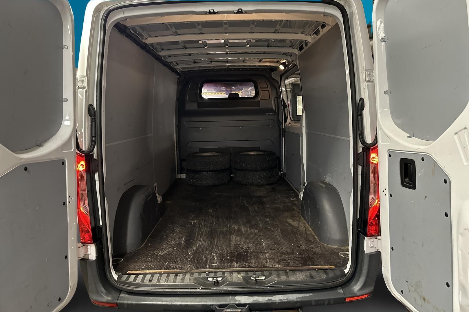 Mercedes-Benz Sprinter iso kuva 9
