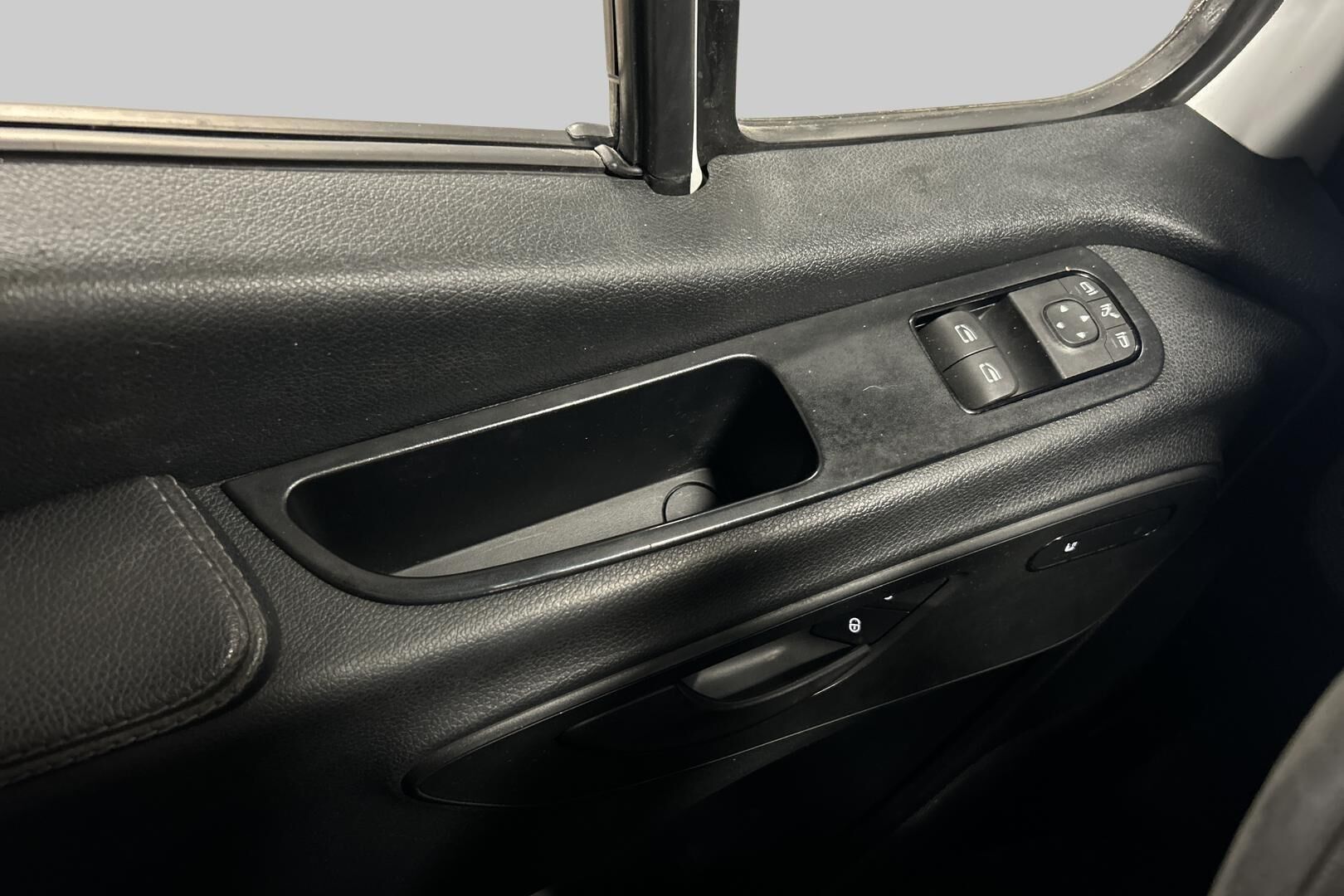Mercedes-Benz Sprinter iso kuva 18
