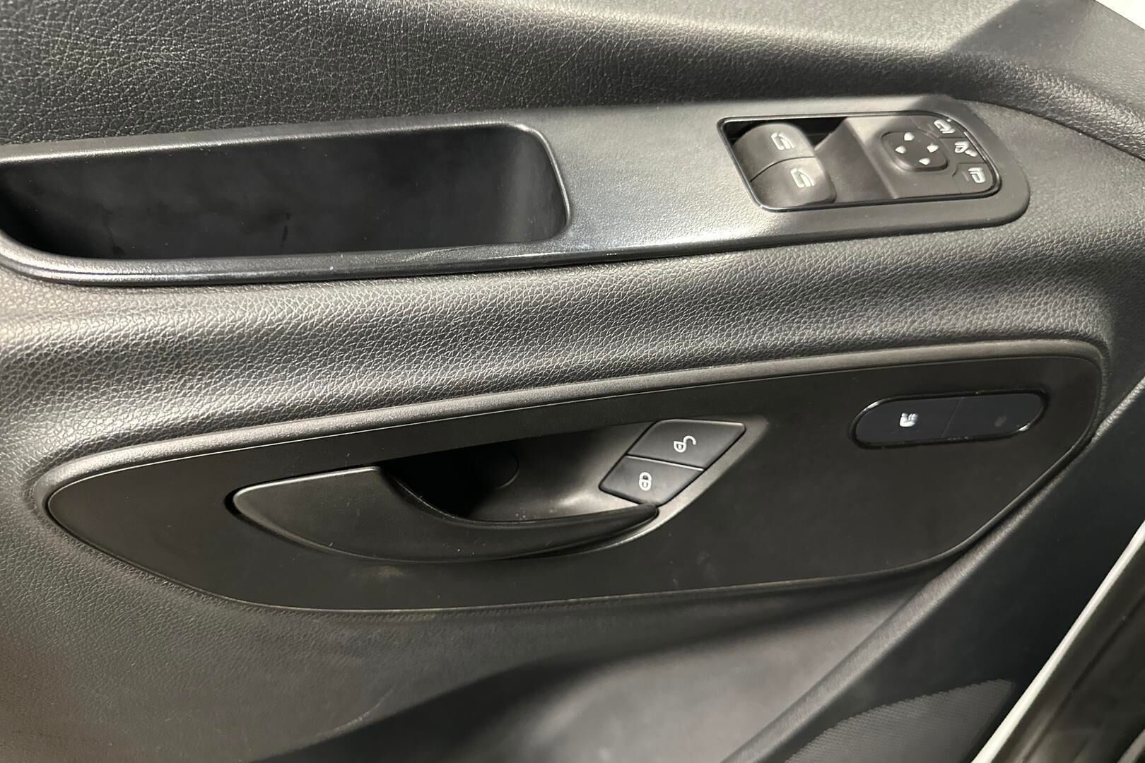 Mercedes-Benz Sprinter iso kuva 19