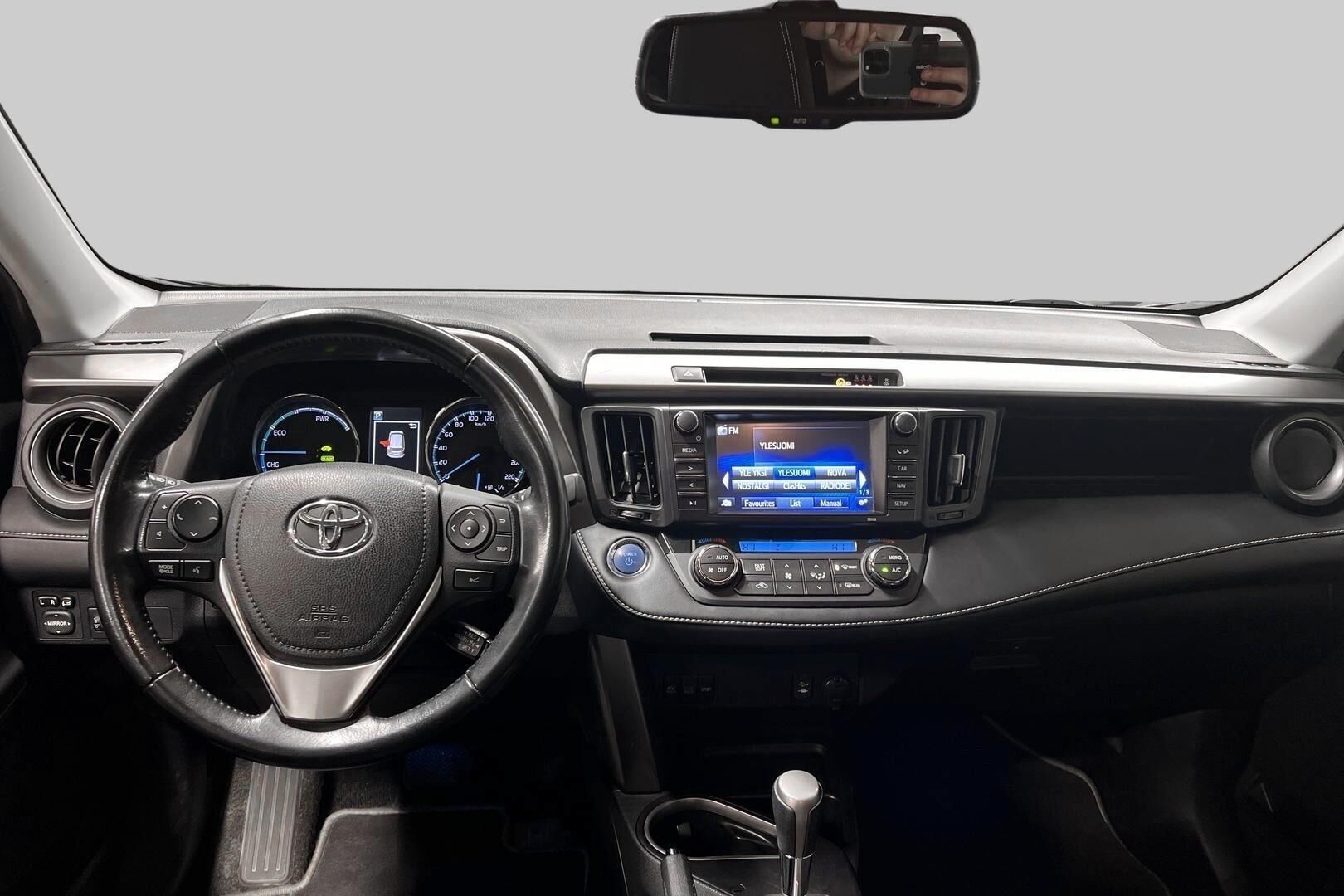 Toyota RAV4 iso kuva 10