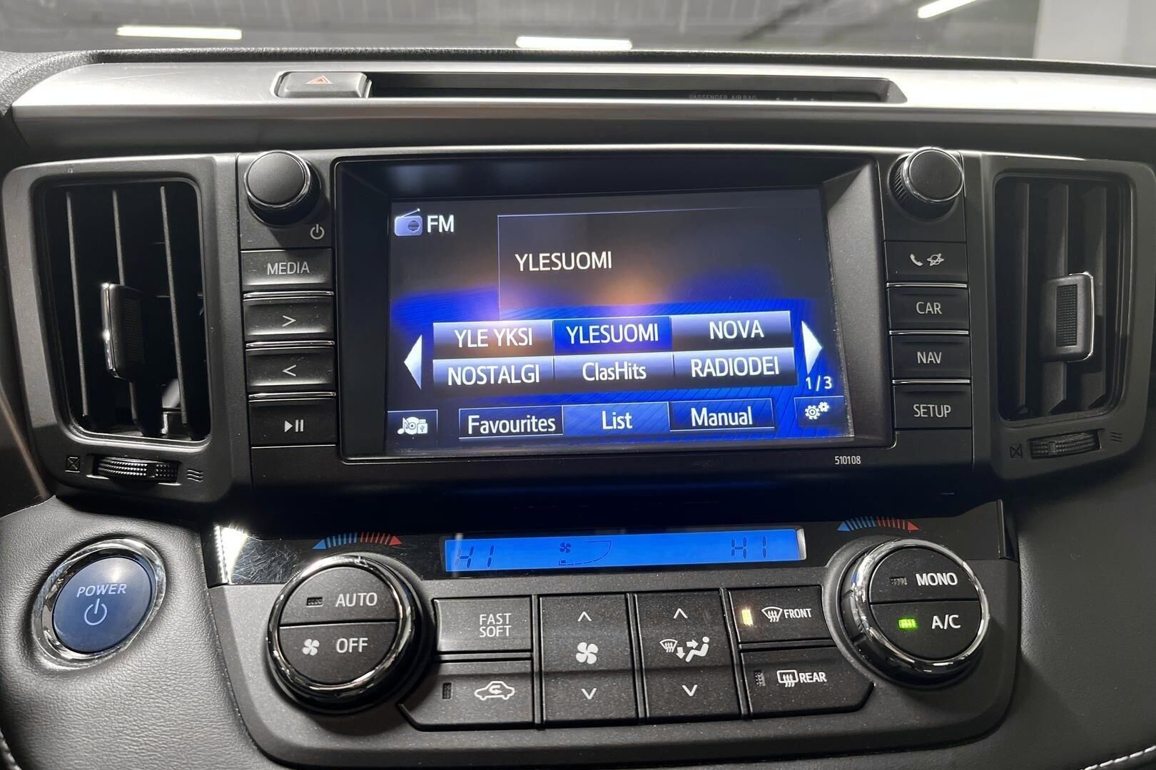 Toyota RAV4 iso kuva 14