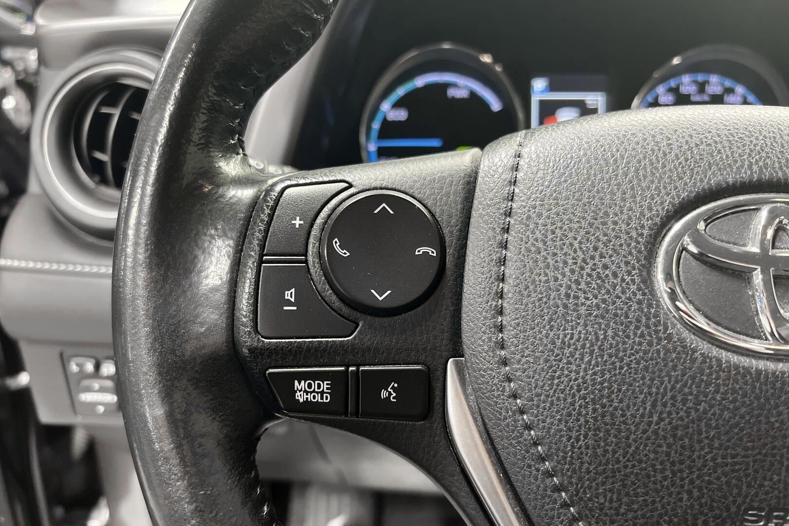 Toyota RAV4 iso kuva 16