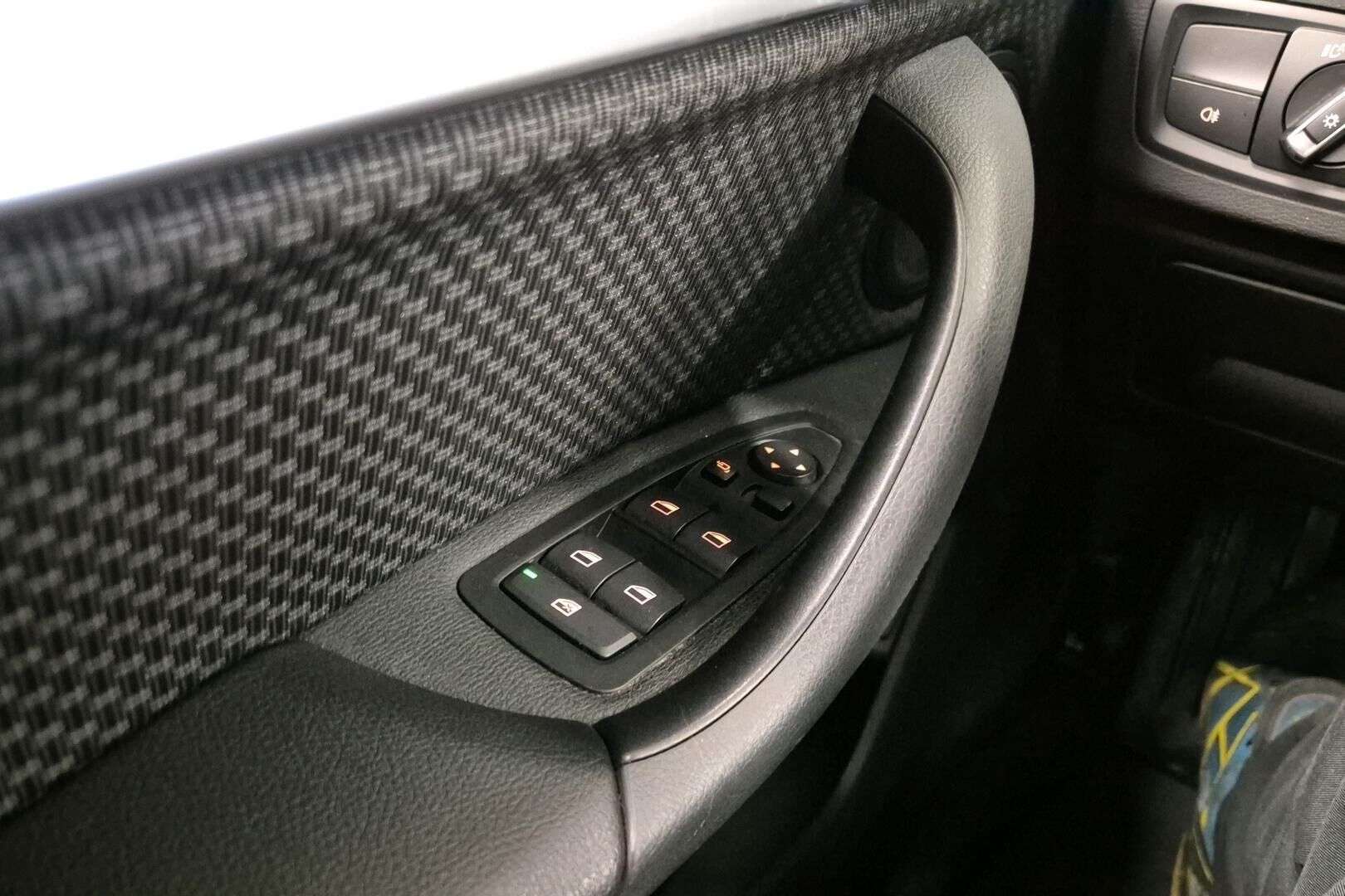BMW X1 iso kuva 12