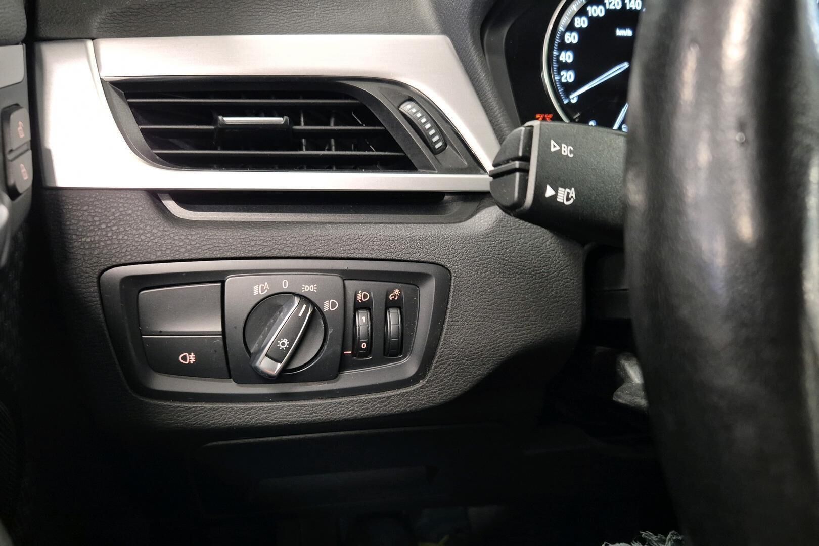 BMW X1 iso kuva 24