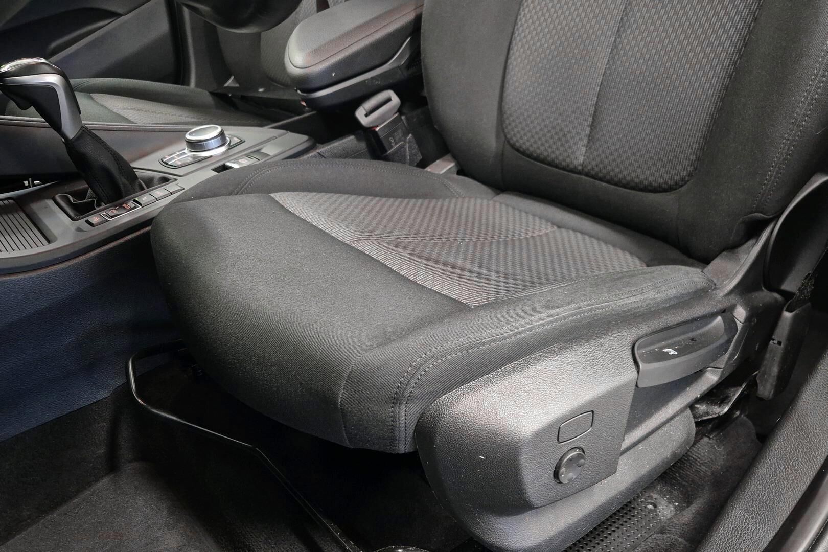 BMW X1 iso kuva 18