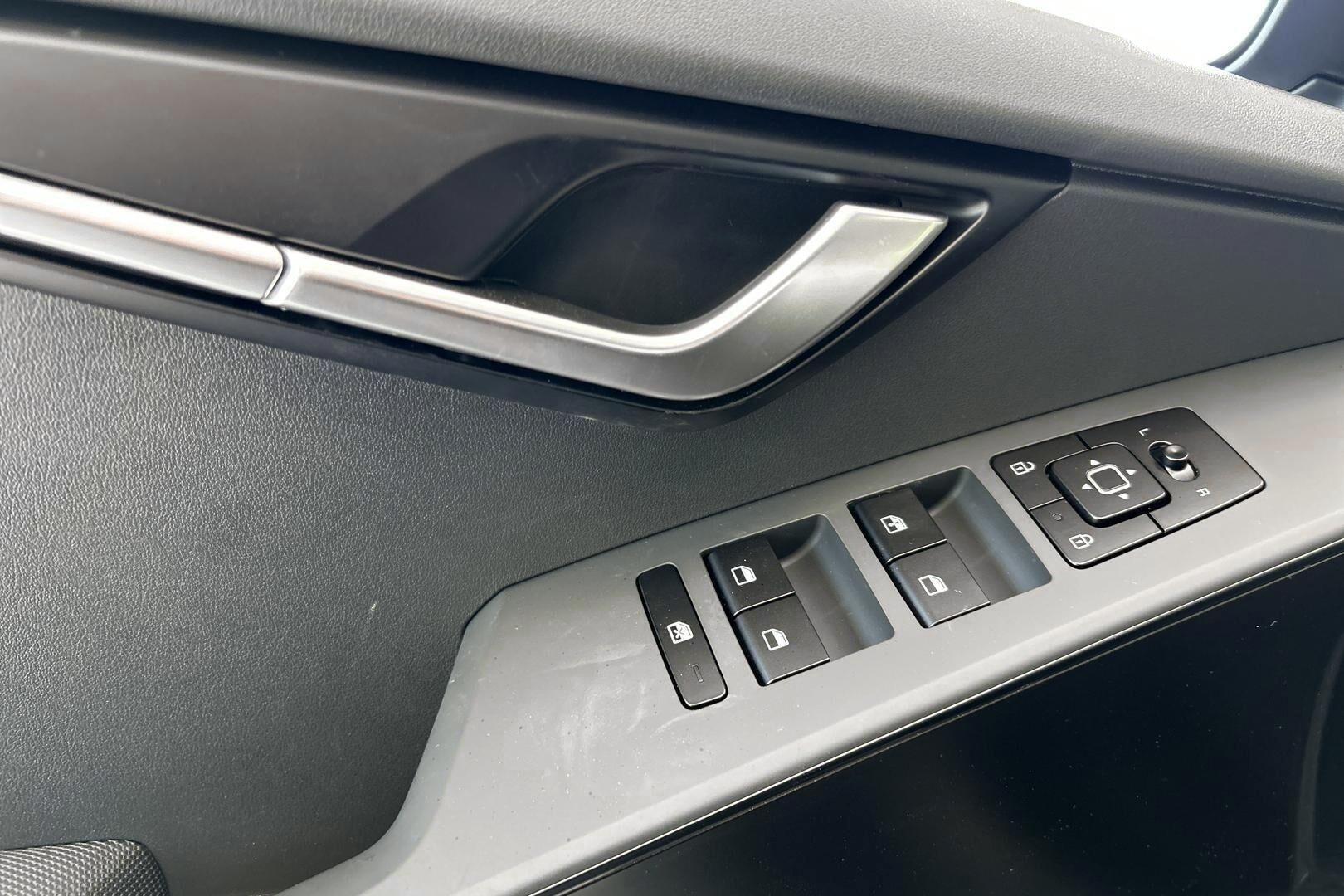 Kia Niro iso kuva 25