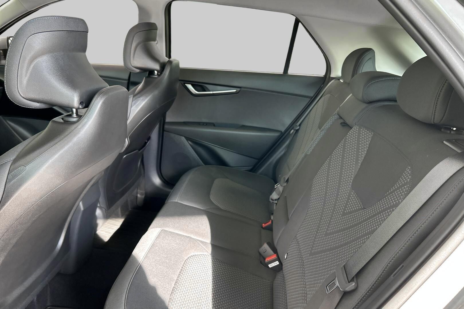 Kia Niro iso kuva 9