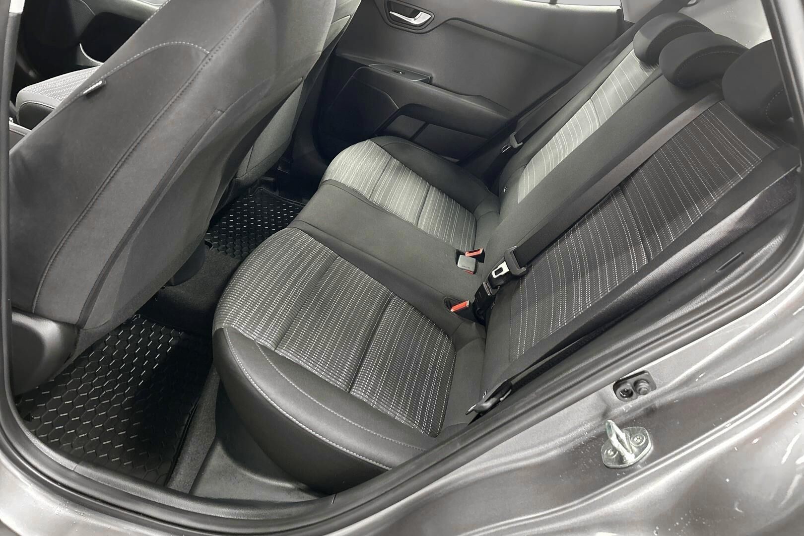 Kia Stonic iso kuva 8