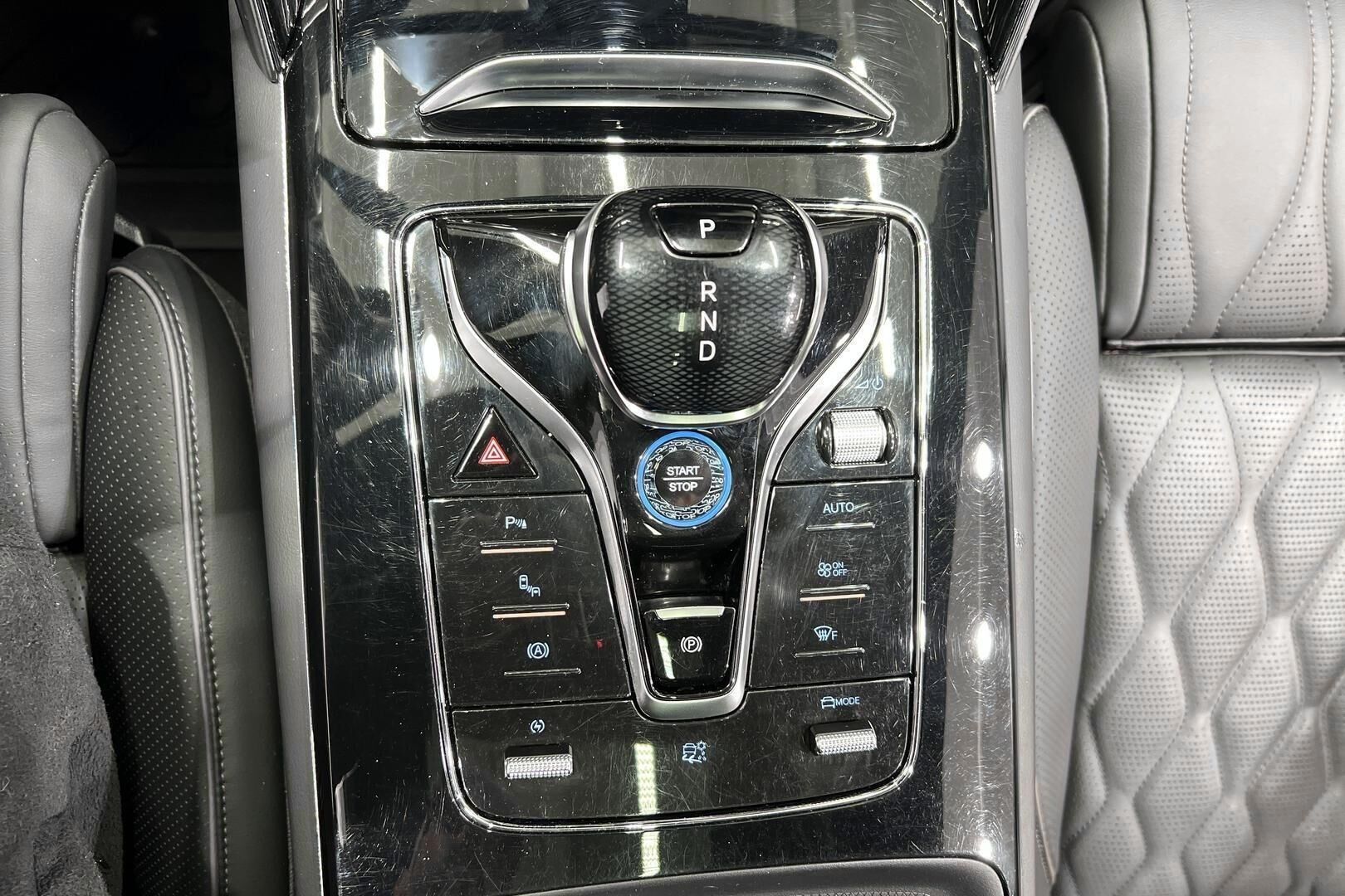 BYD TANG iso kuva 35