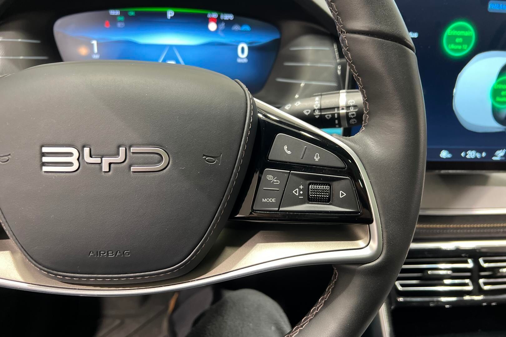 BYD TANG iso kuva 38