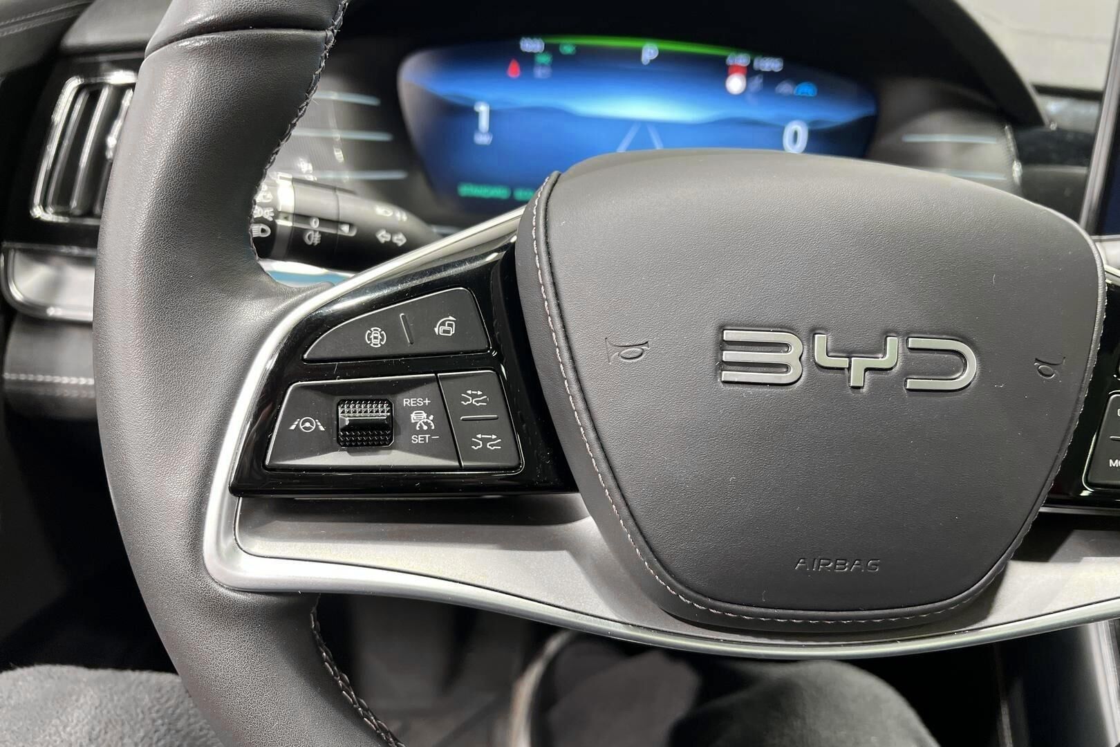 BYD TANG iso kuva 39