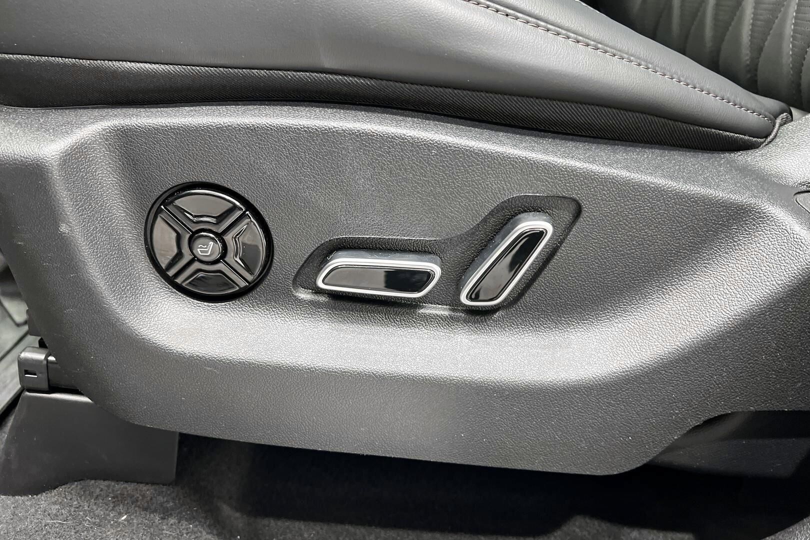 BYD TANG iso kuva 44