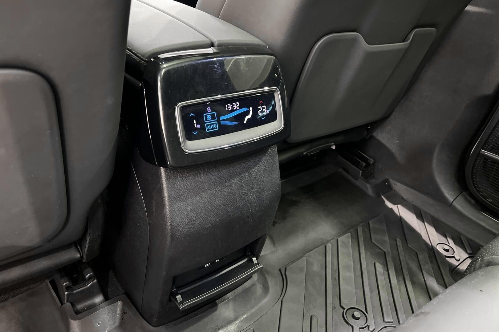 BYD TANG iso kuva 45