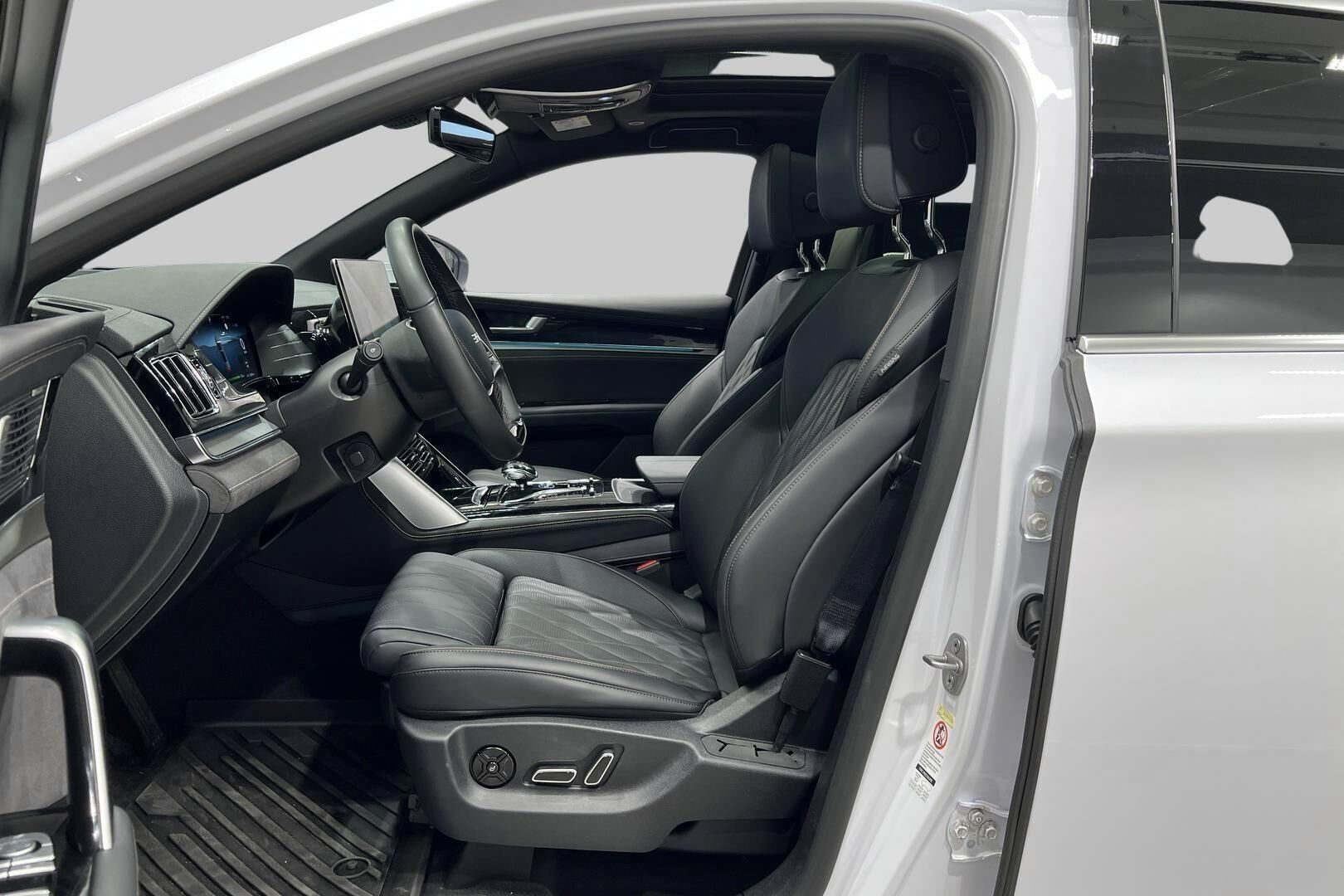 BYD TANG iso kuva 9