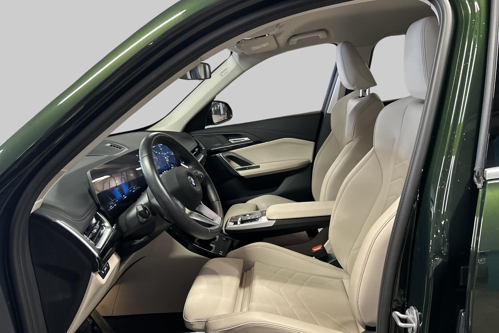 BMW X1 iso kuva 8
