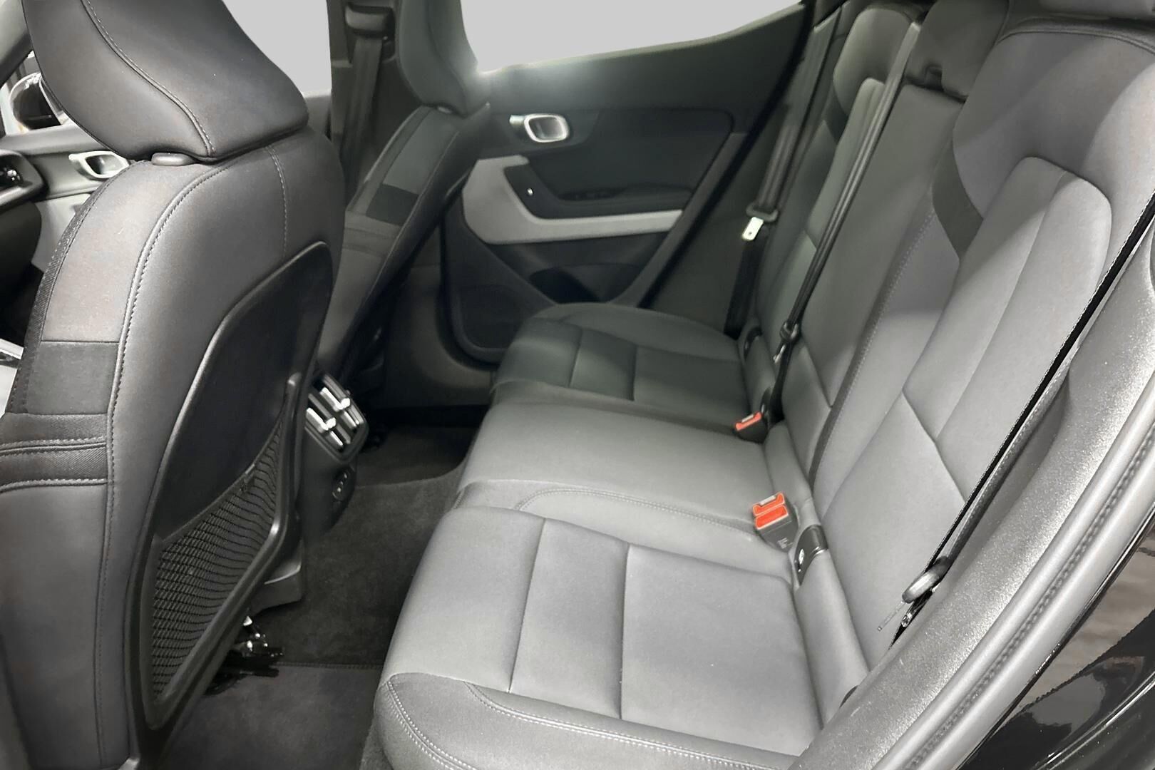 Polestar 2 iso kuva 10