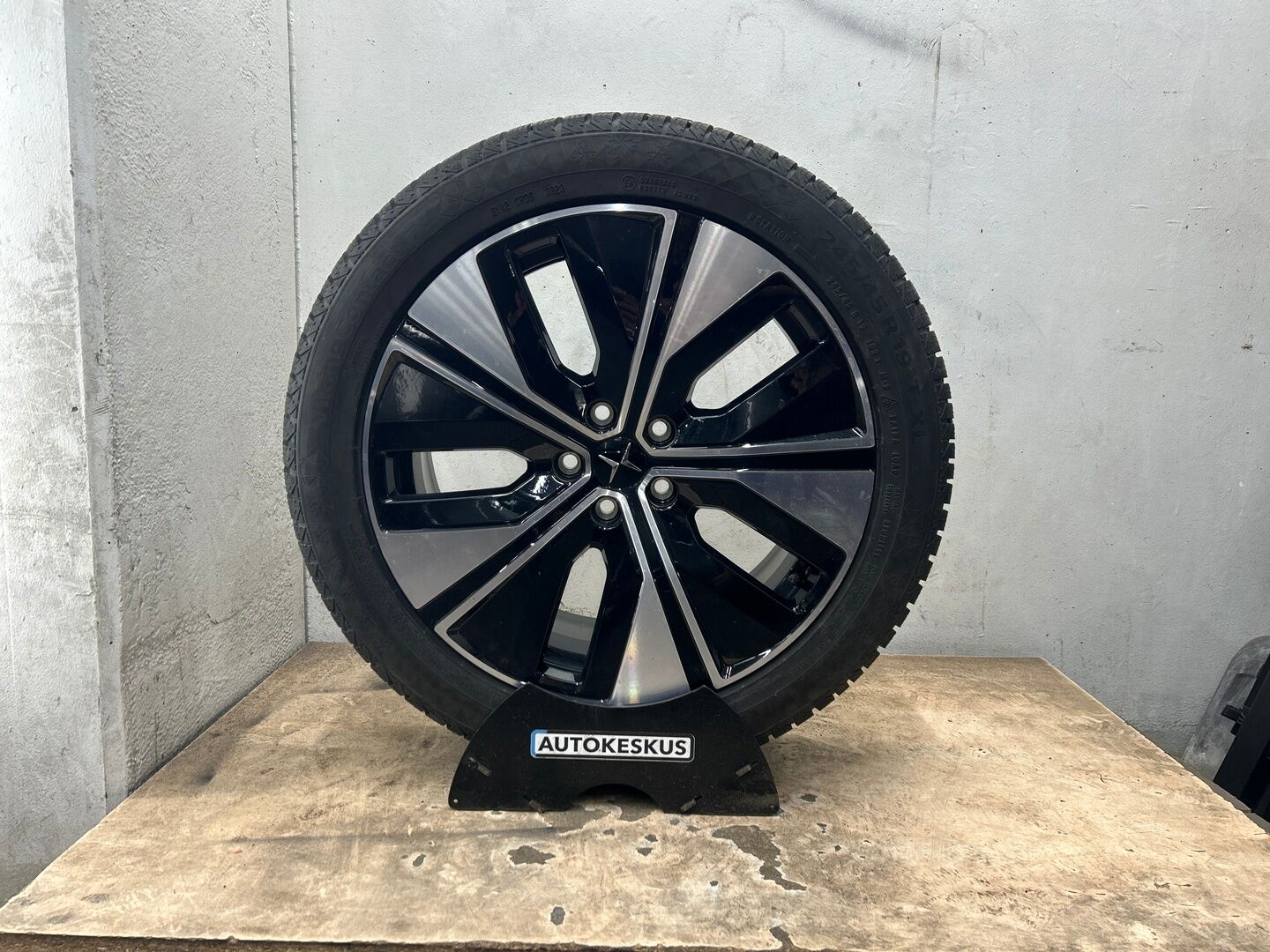 Polestar 2 iso kuva 13