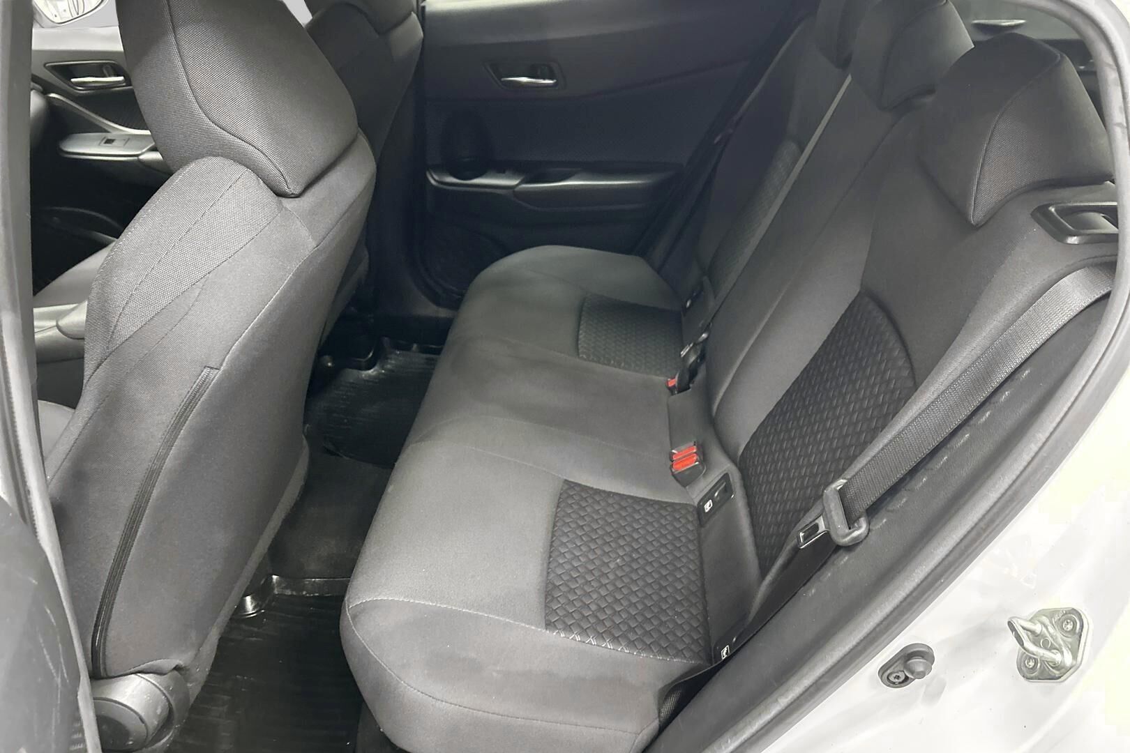 Toyota C-HR iso kuva 10