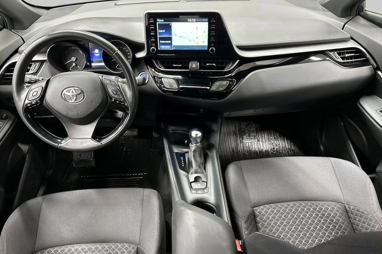 Toyota C-HR iso kuva 11