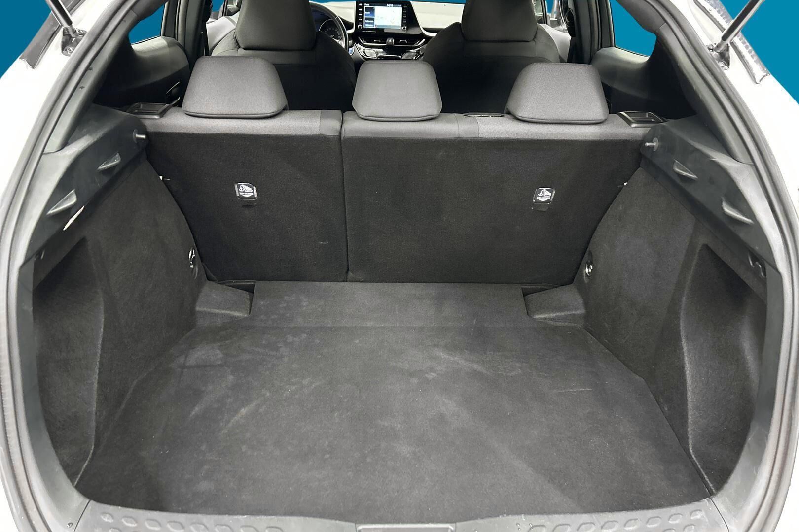 Toyota C-HR iso kuva 12