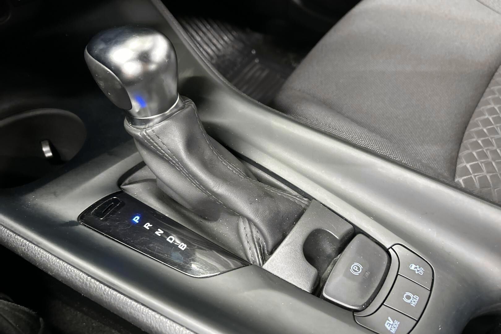 Toyota C-HR iso kuva 16