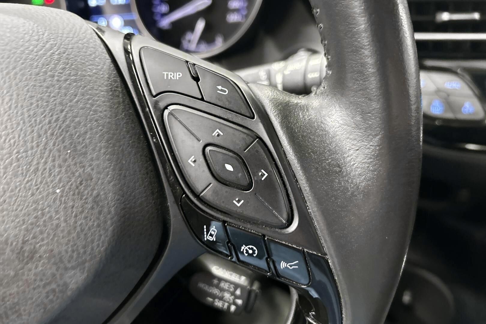 Toyota C-HR iso kuva 17