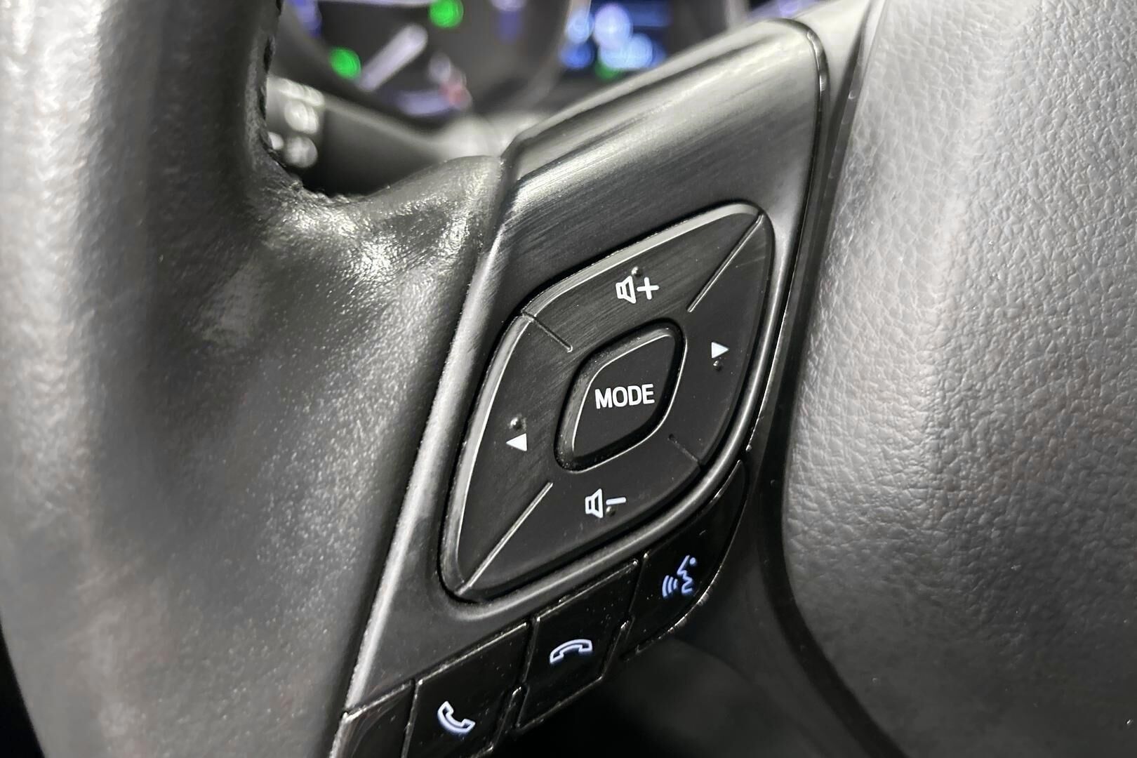 Toyota C-HR iso kuva 18