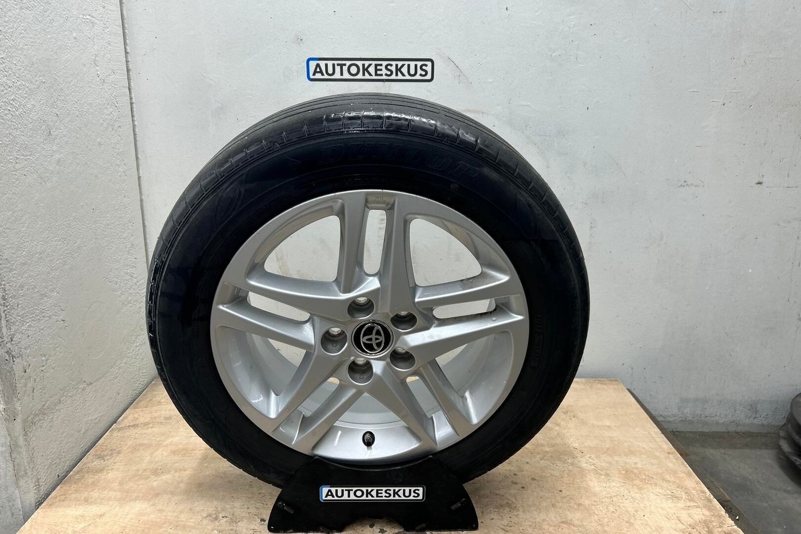 Toyota C-HR iso kuva 21