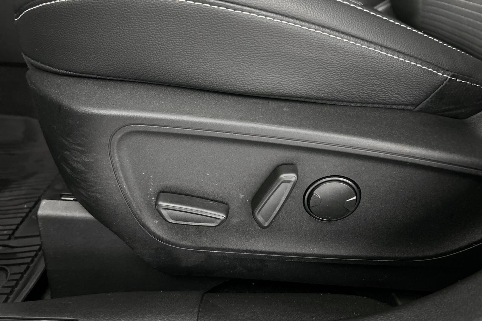 Ford Kuga iso kuva 15