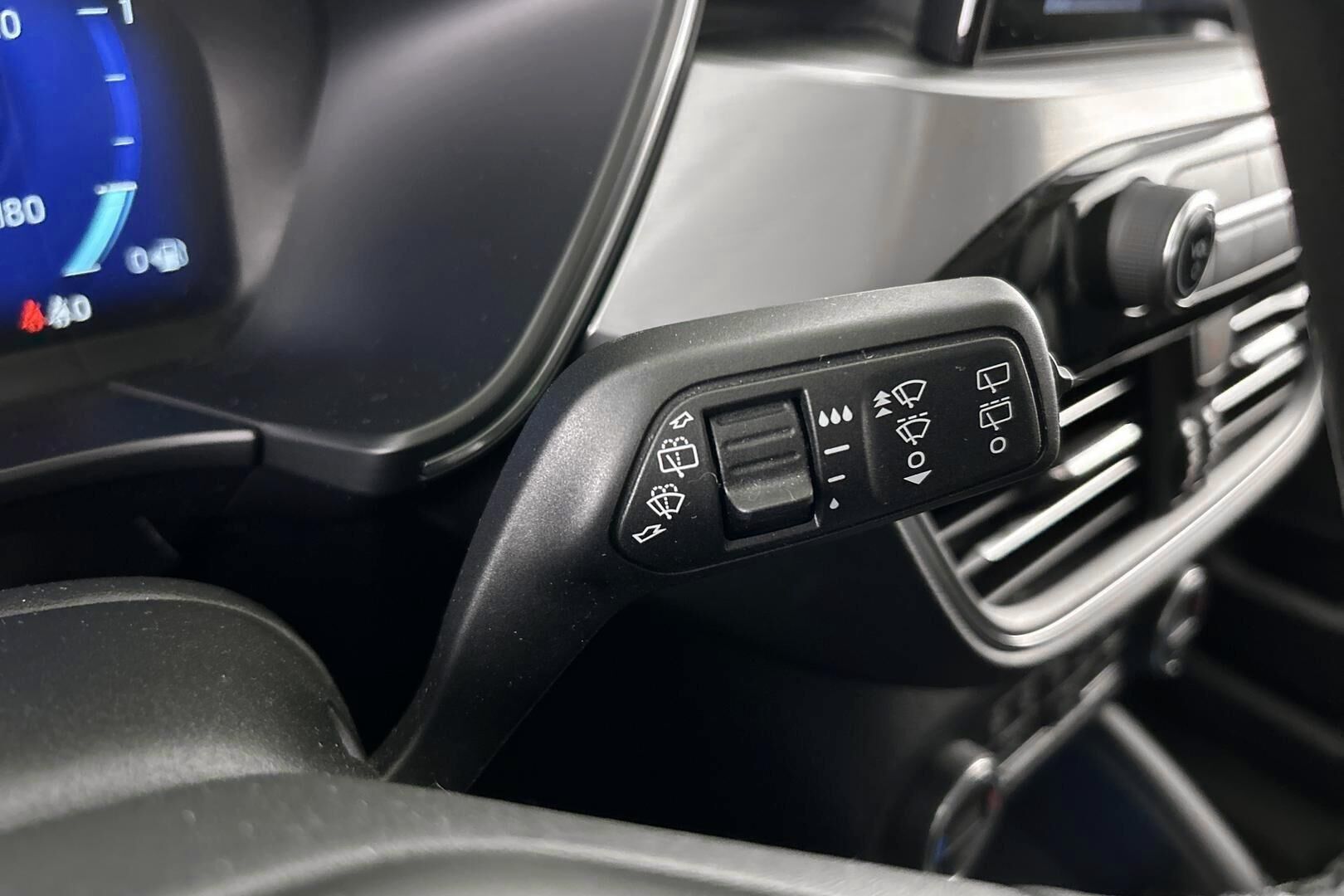 Ford Kuga iso kuva 18