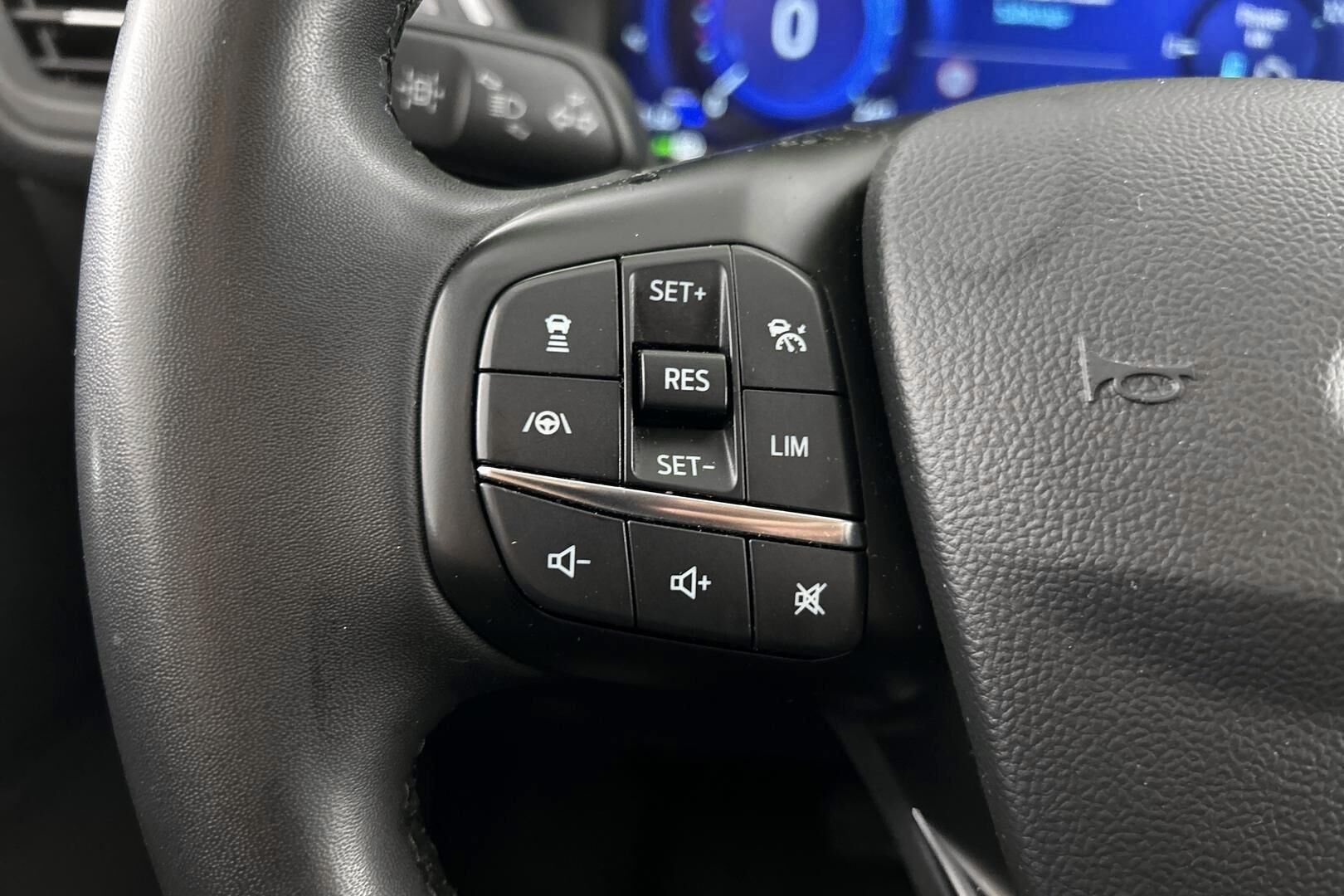 Ford Kuga iso kuva 19