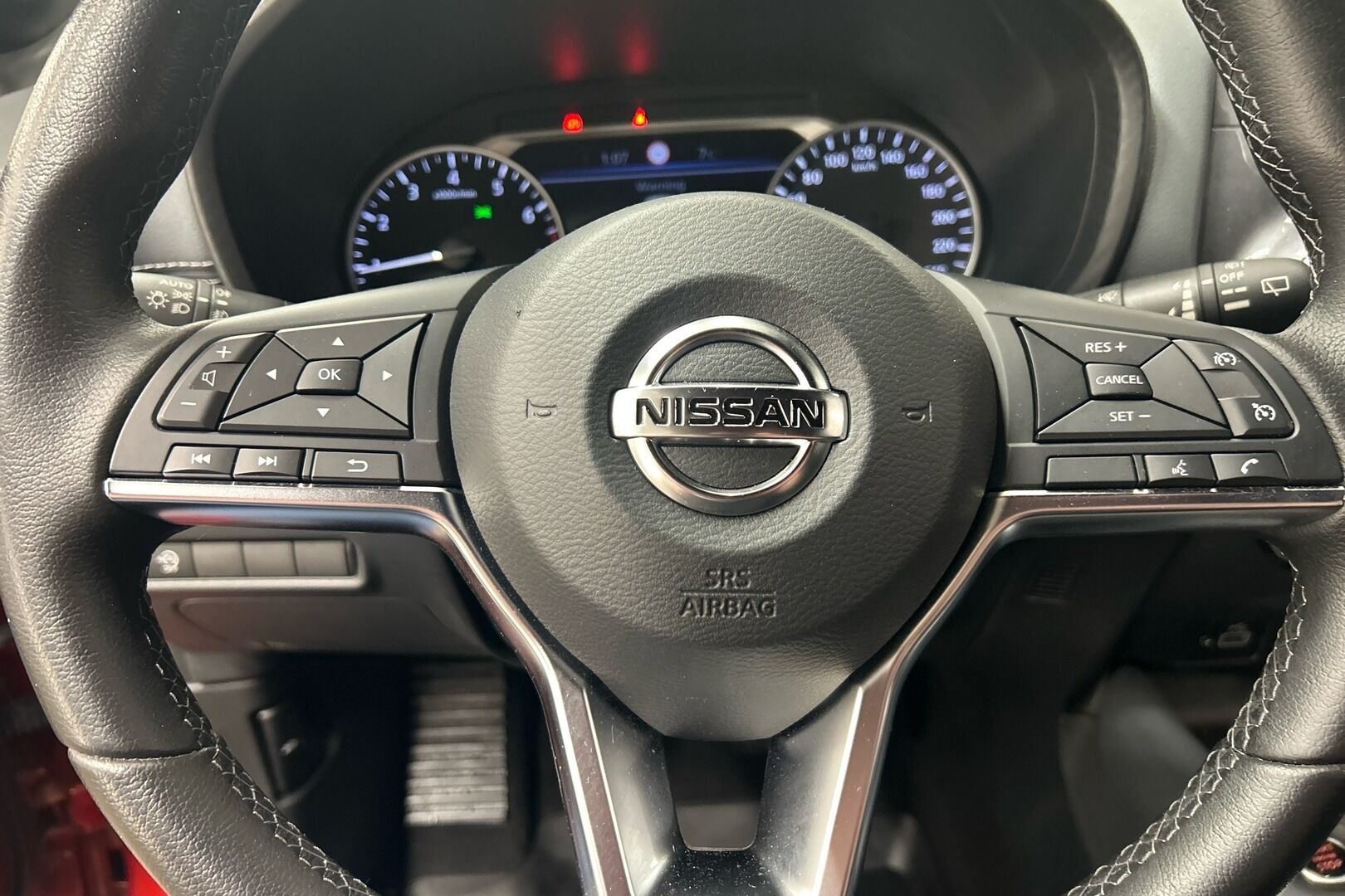 Nissan Juke iso kuva 14
