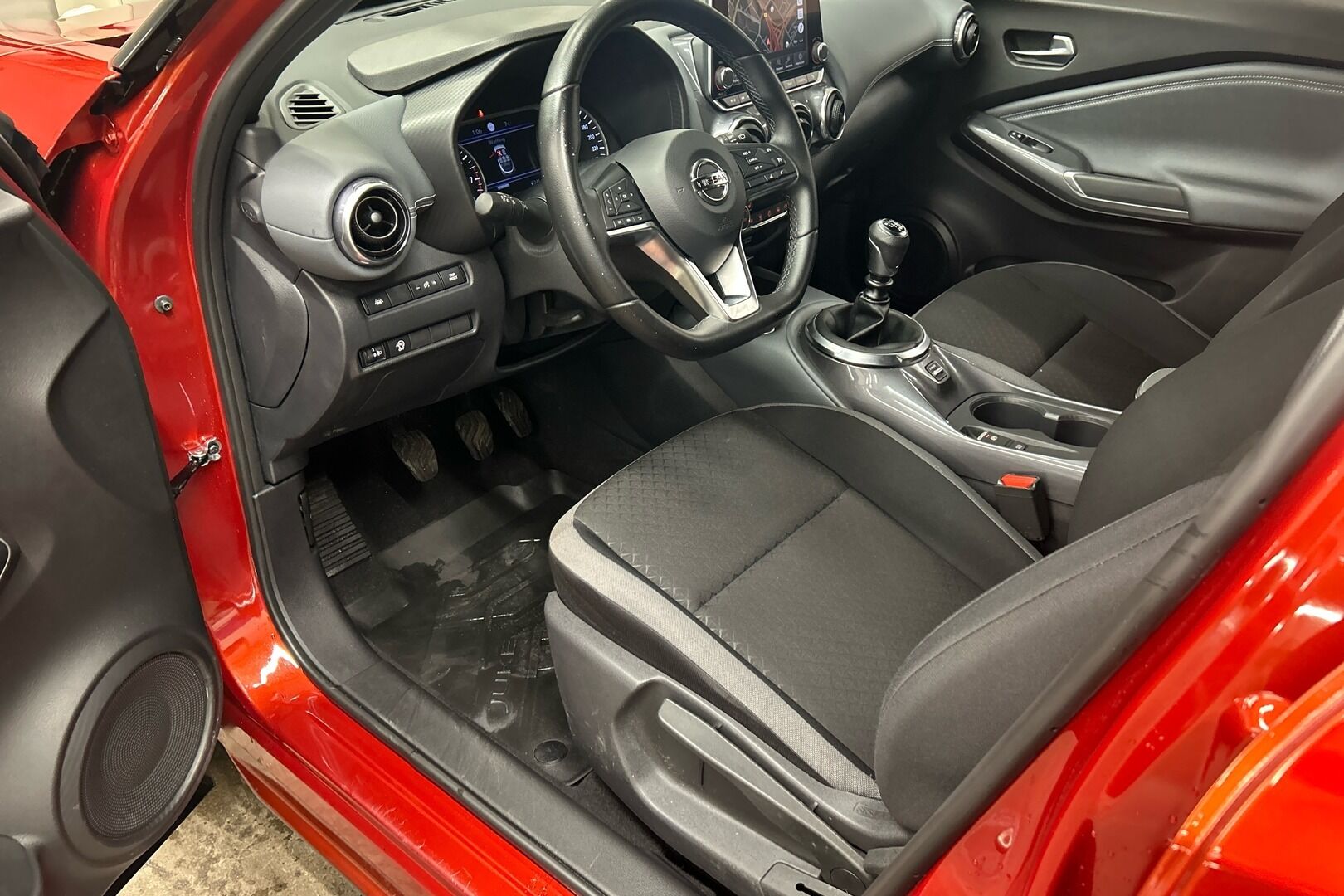 Nissan Juke iso kuva 6