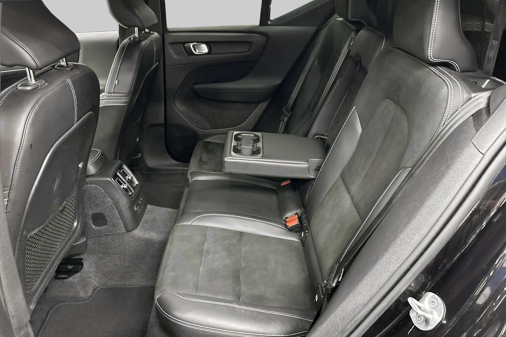 Volvo XC40 iso kuva 10