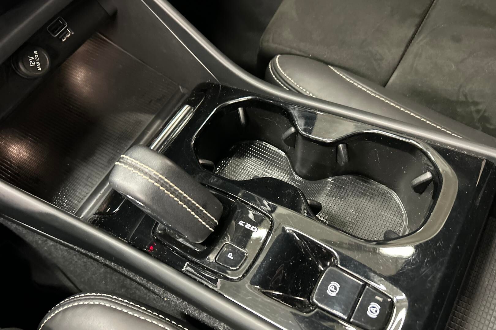 Volvo XC40 iso kuva 16