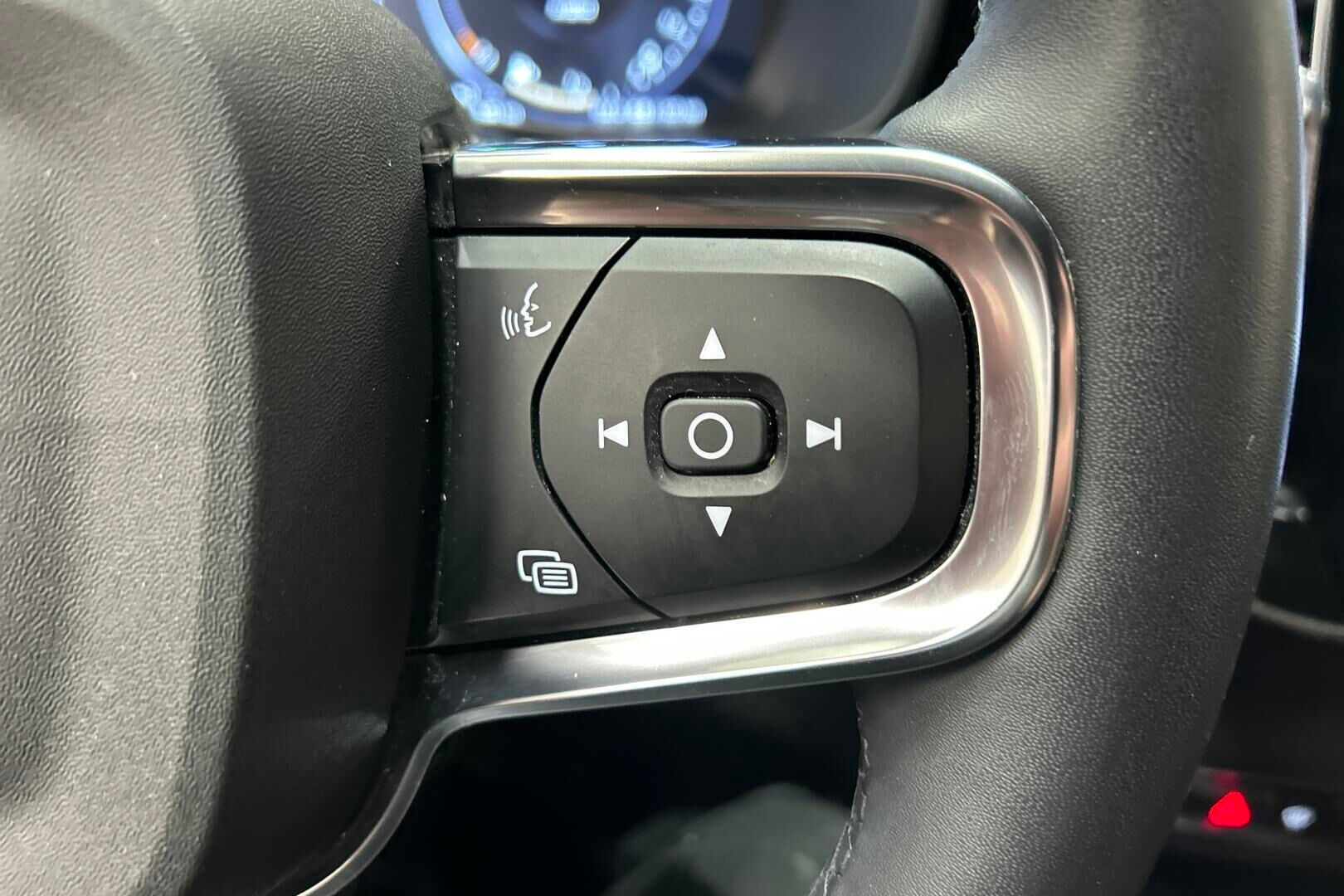 Volvo XC40 iso kuva 17