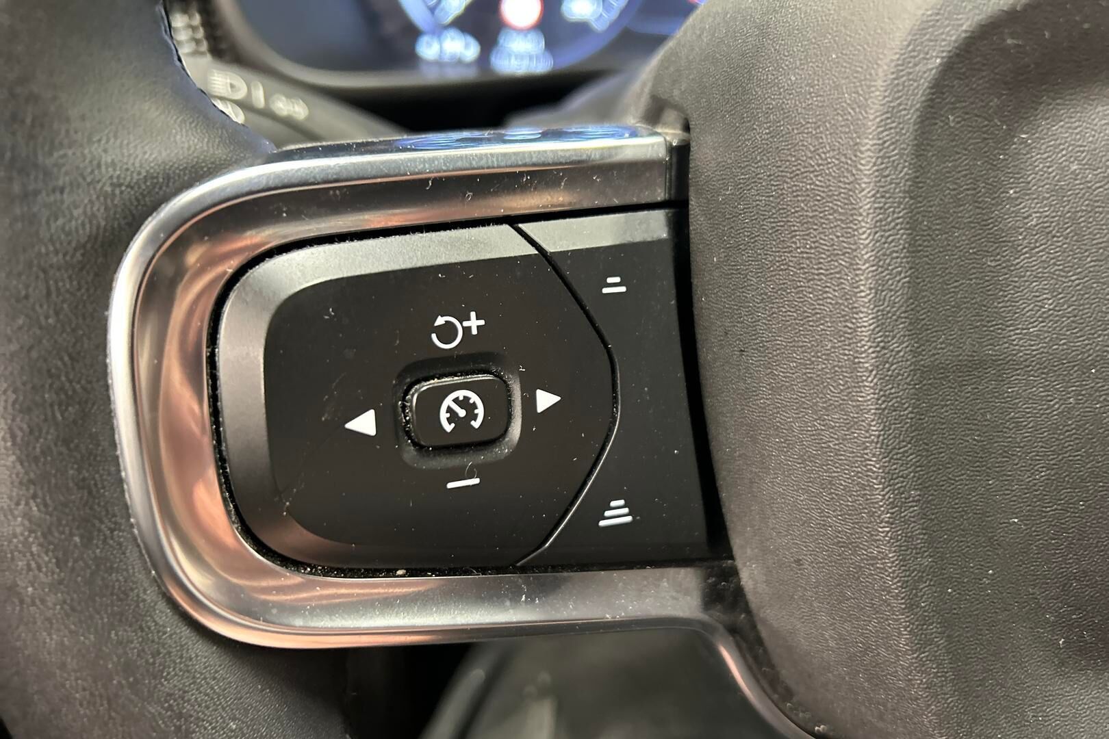 Volvo XC40 iso kuva 18