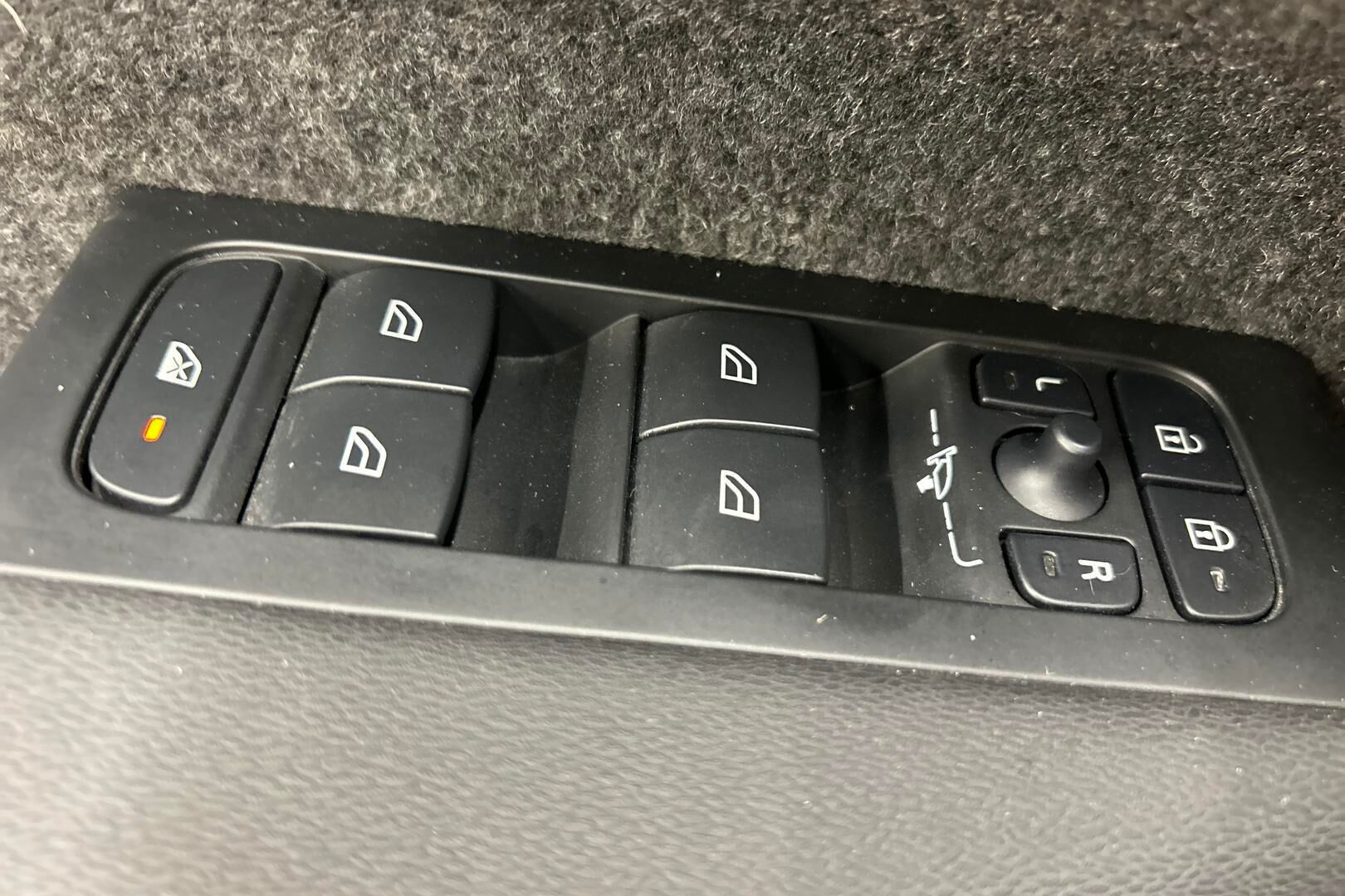 Volvo XC40 iso kuva 20