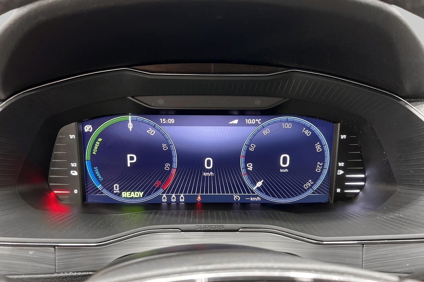 Skoda Superb iso kuva 34