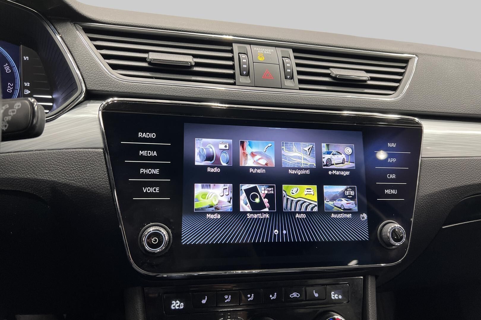 Skoda Superb iso kuva 17