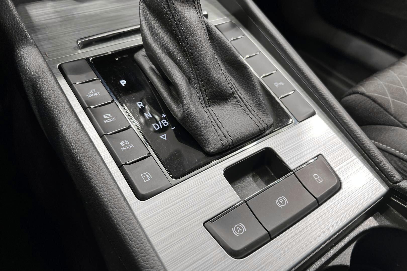 Skoda Superb iso kuva 22