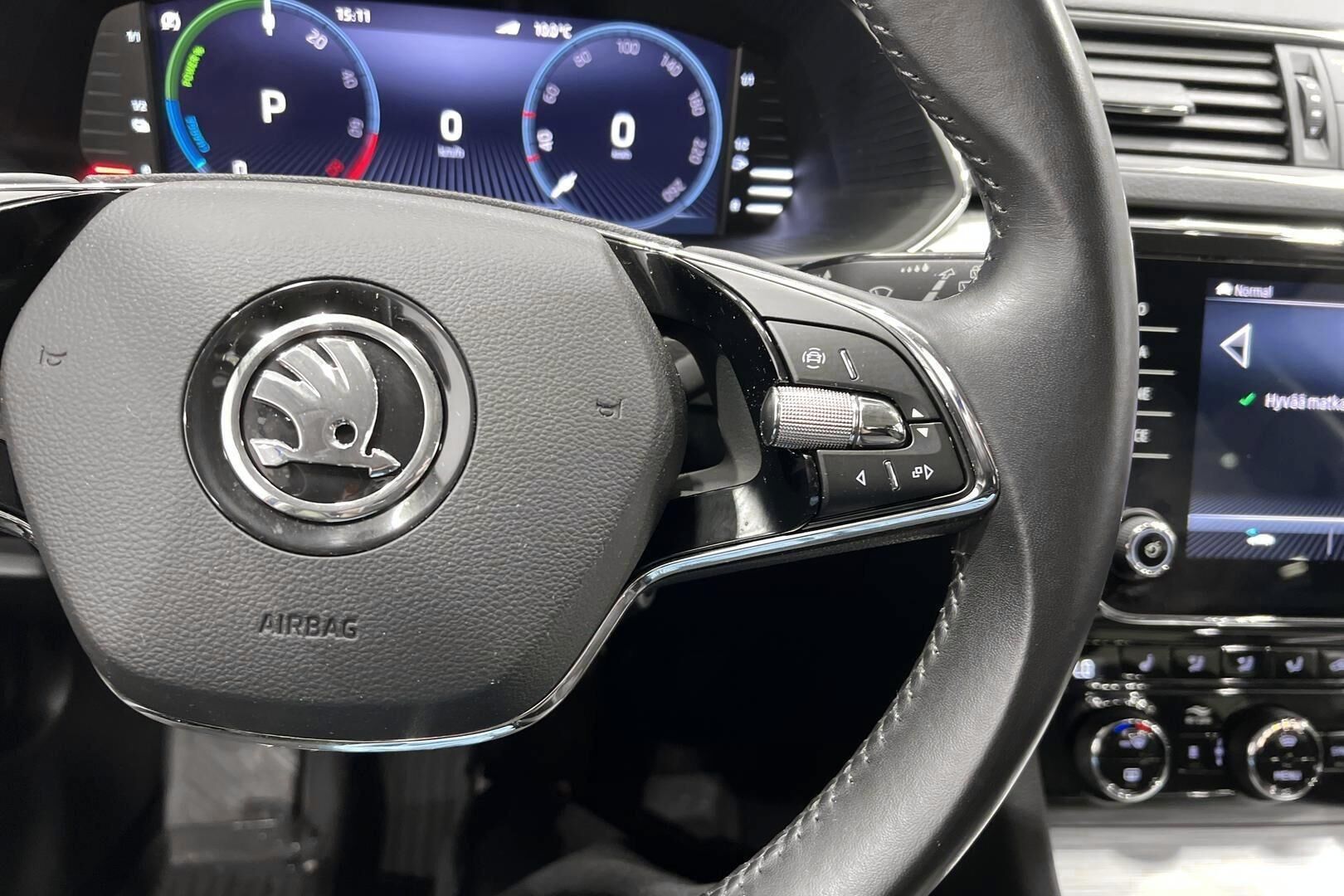 Skoda Superb iso kuva 25