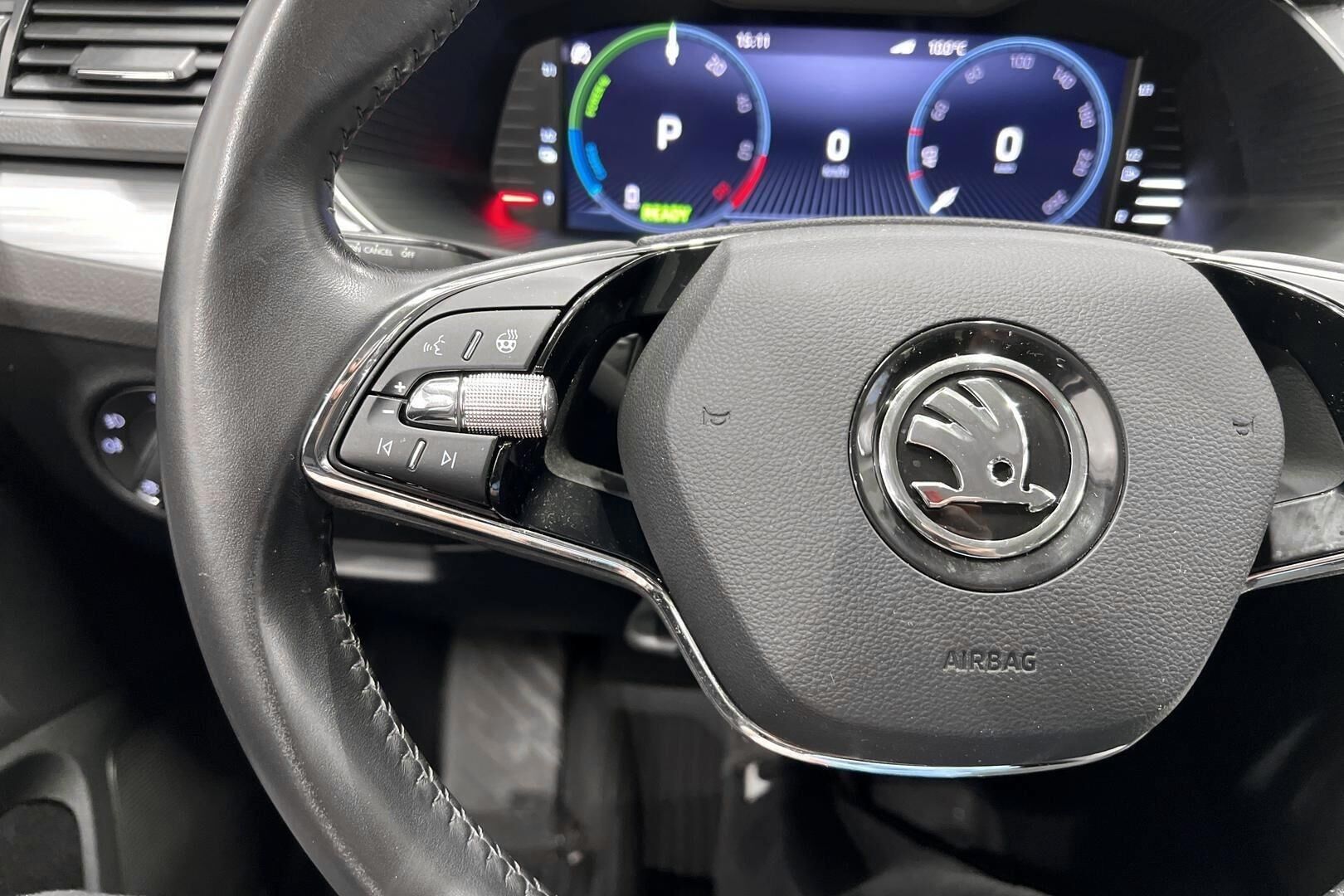 Skoda Superb iso kuva 26