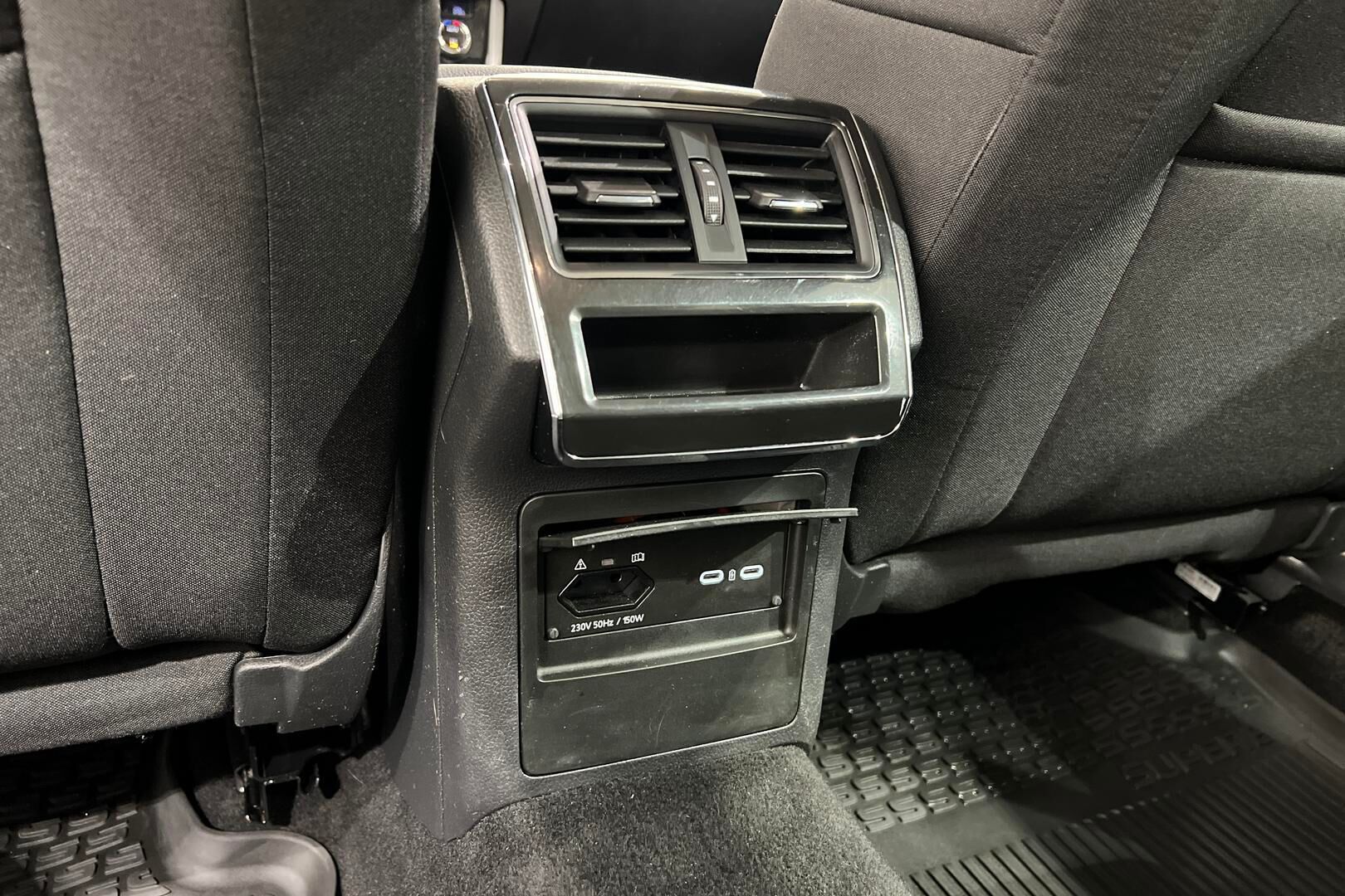 Skoda Superb iso kuva 29